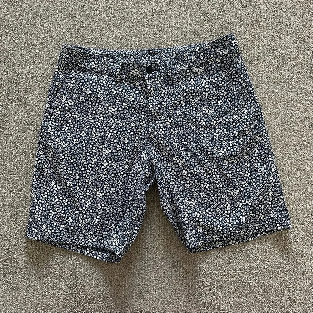 Lululemon | Men’s Commission Shorts Floral Pattern‎ Blue White Size 34